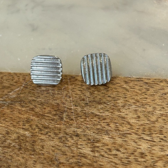 Textured square silver studs - Picture 1 of 3